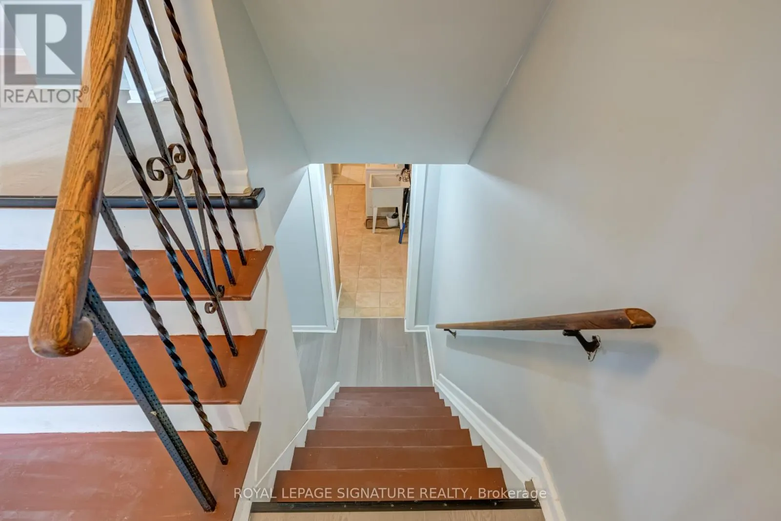 4 STILLBROOK COURT