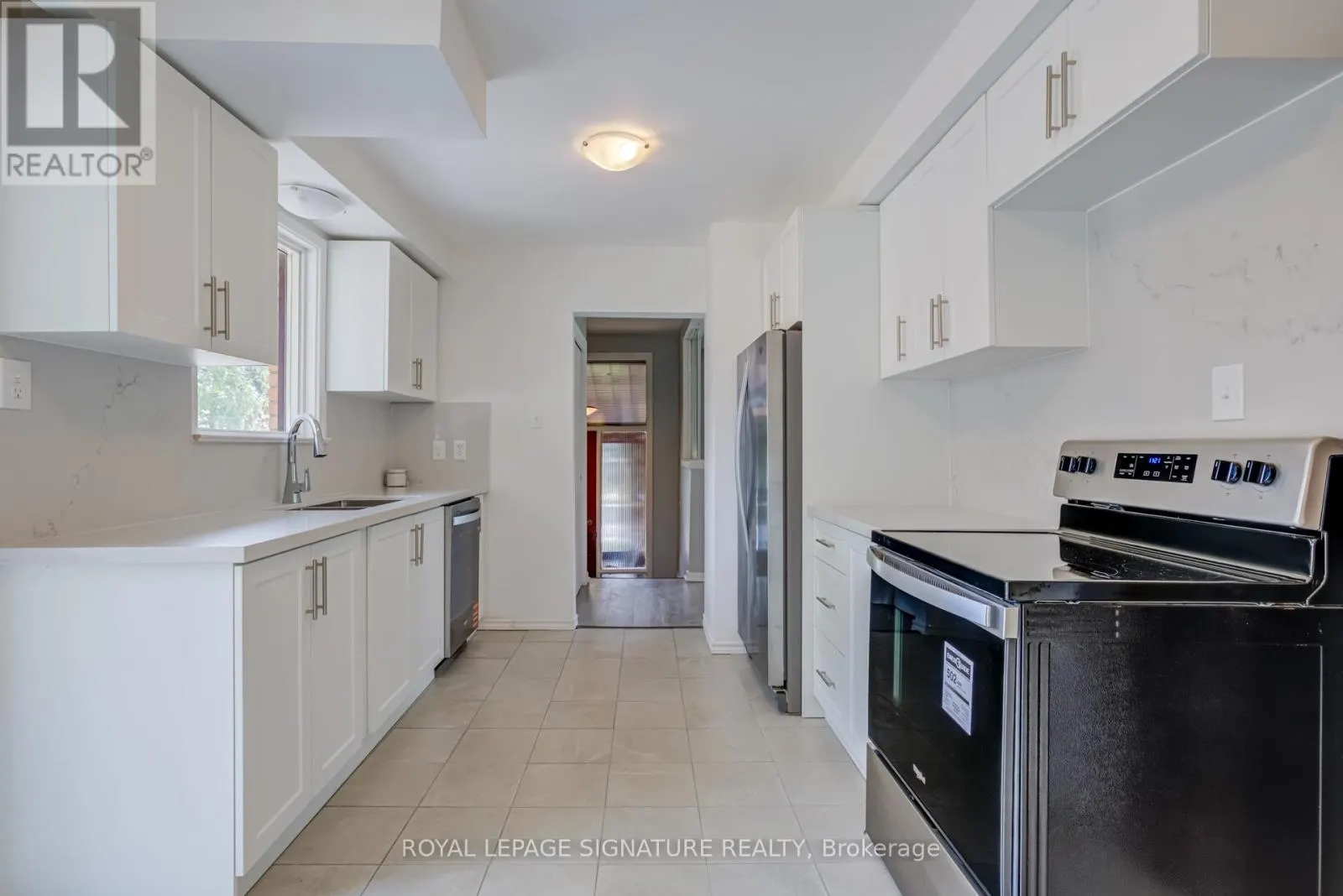 4 STILLBROOK COURT