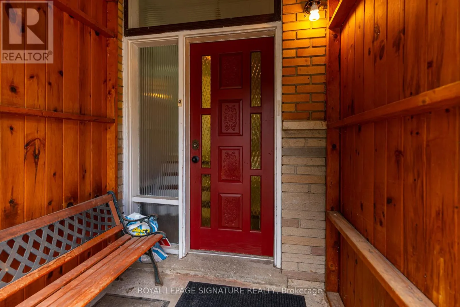 4 STILLBROOK COURT