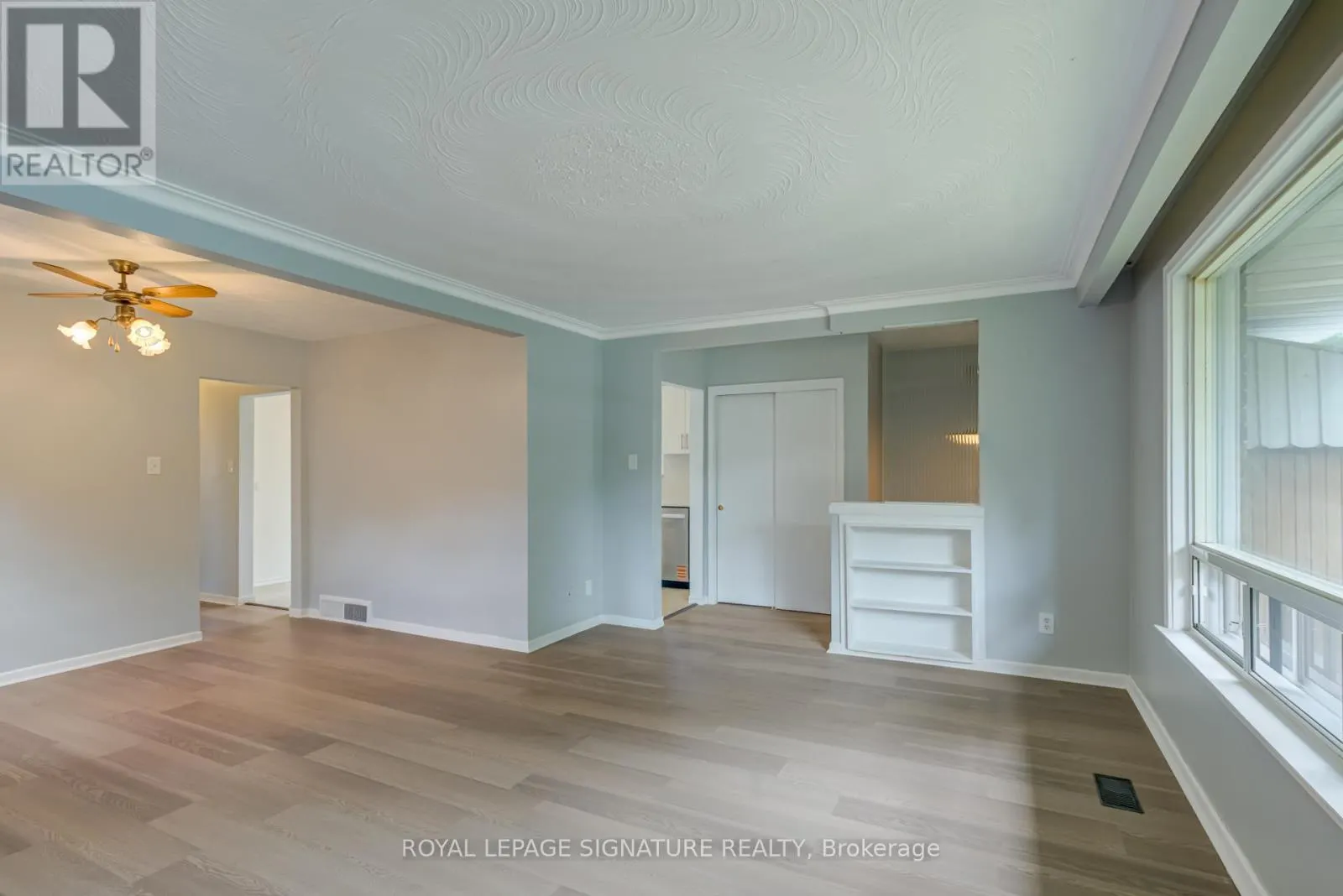 4 STILLBROOK COURT