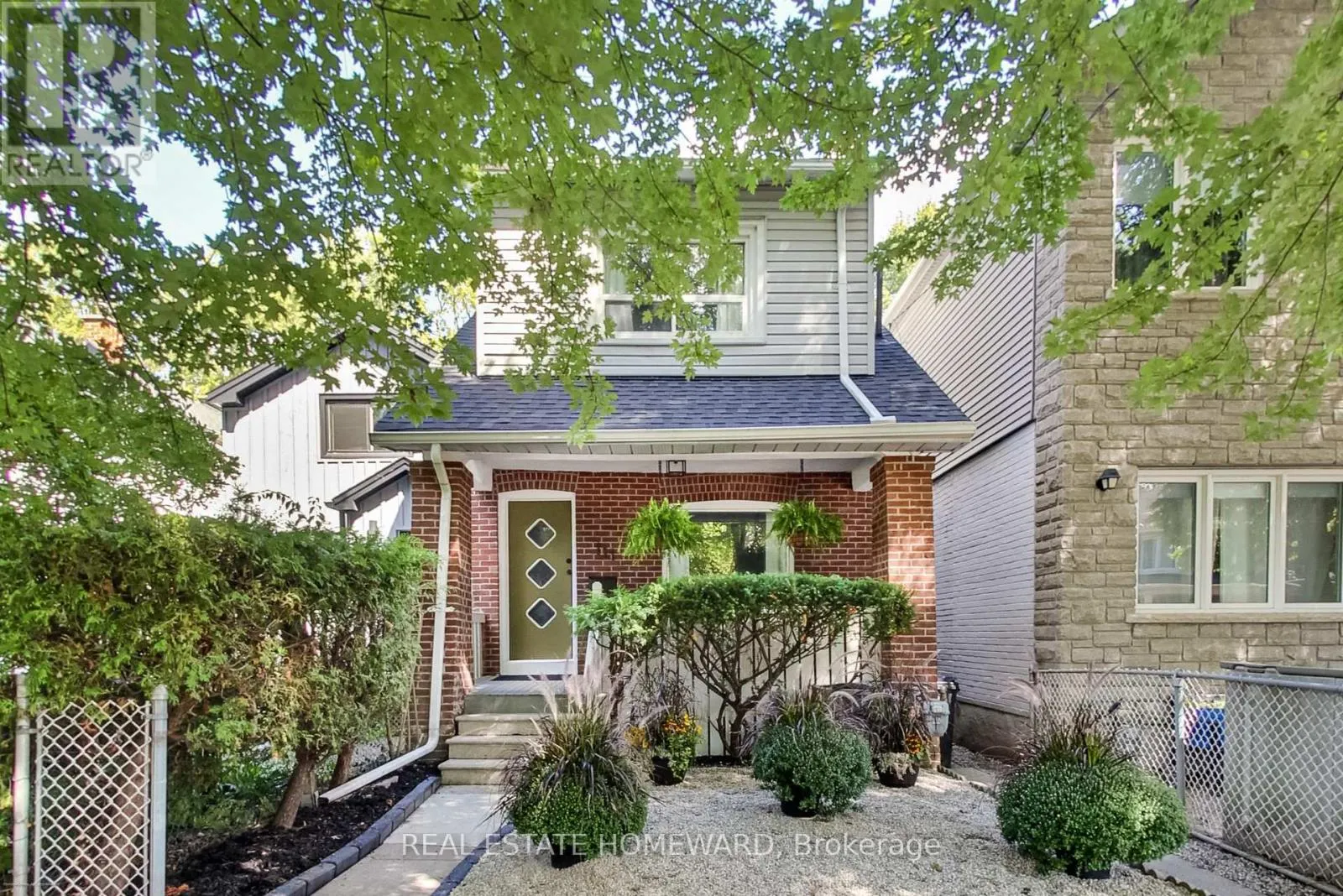 111 PARKMOUNT ROAD