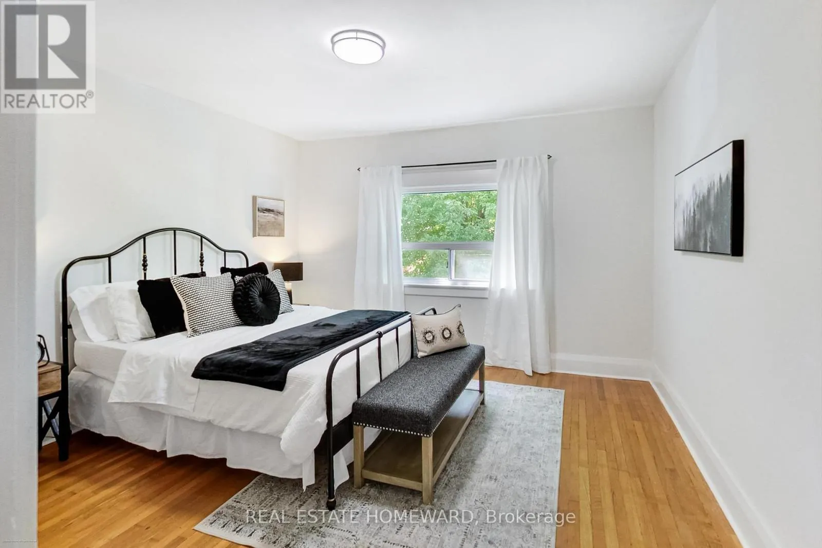 111 PARKMOUNT ROAD
