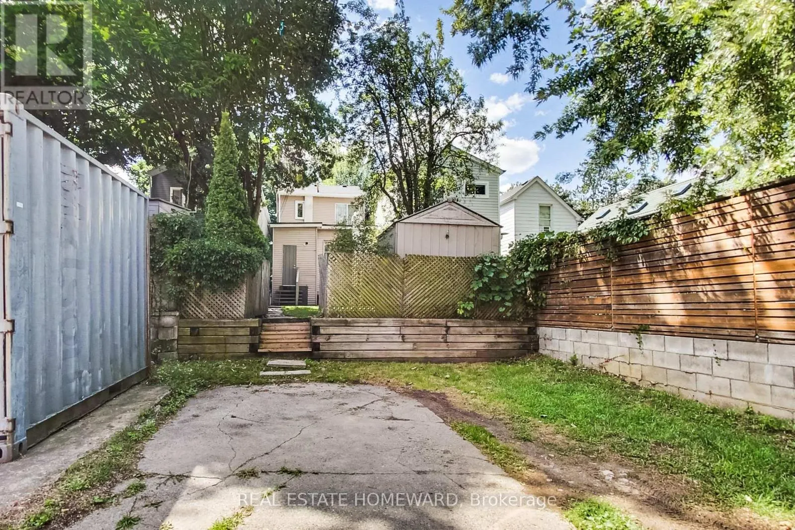 111 PARKMOUNT ROAD