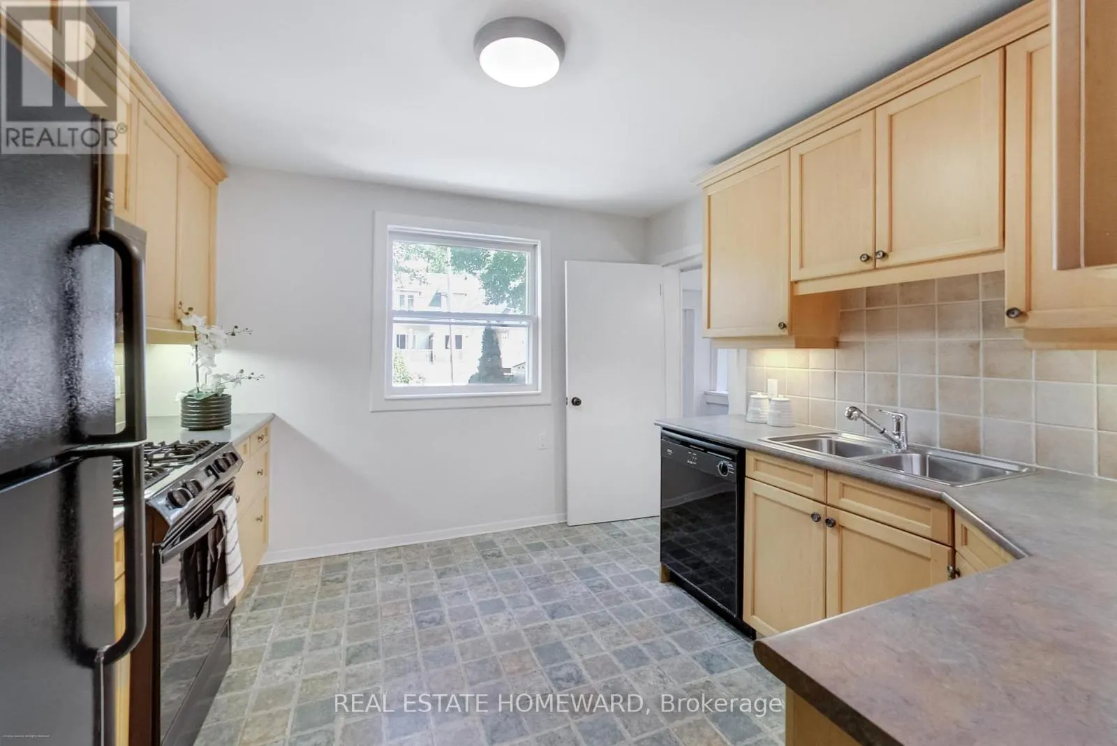 111 PARKMOUNT ROAD