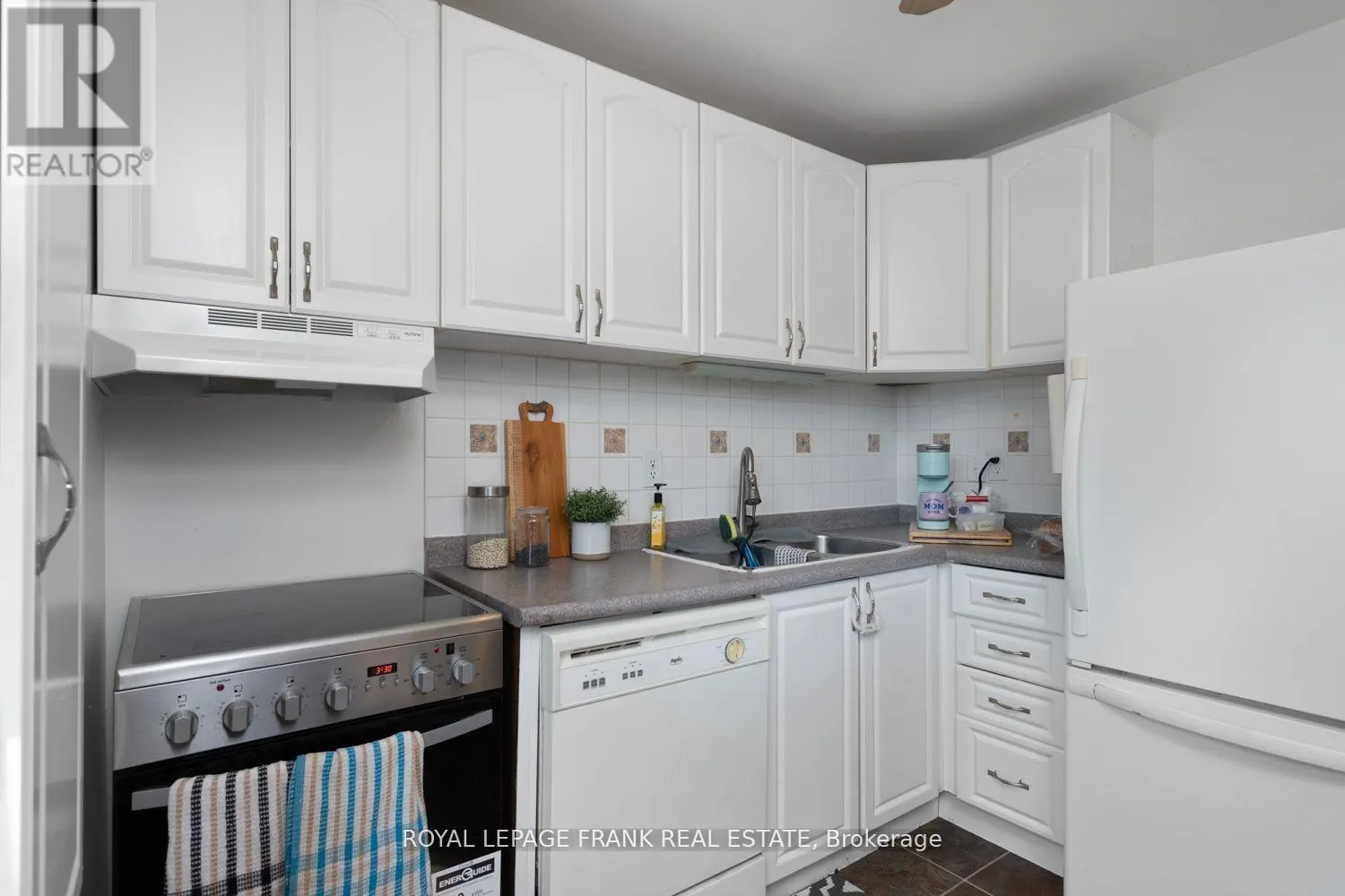42 - 700 HARMONY ROAD N, #42