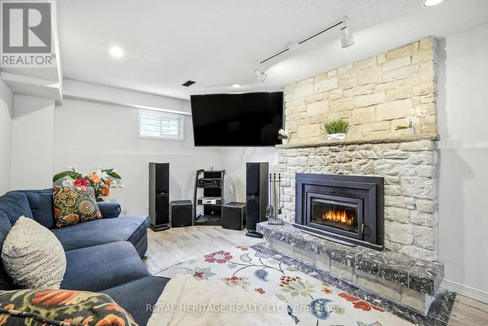 85 PINEDALE CRESCENT