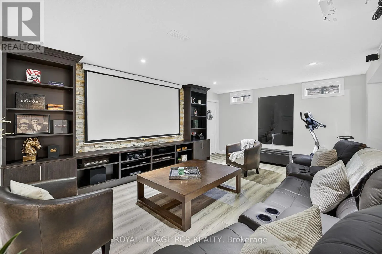 21 CORVINELLI DRIVE