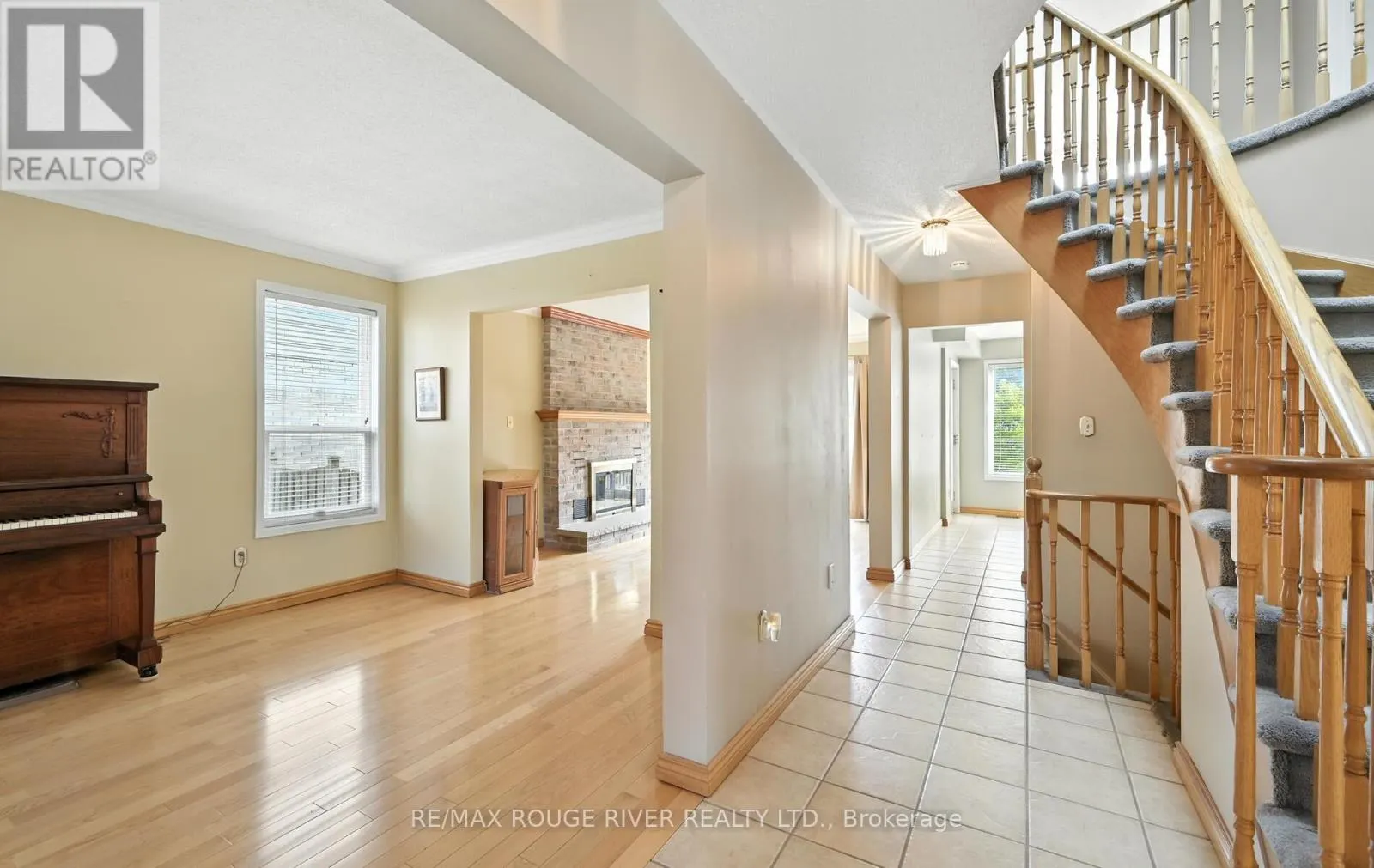 575 DUNROBIN COURT