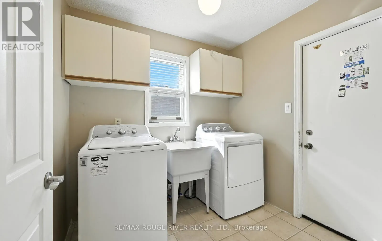 575 DUNROBIN COURT