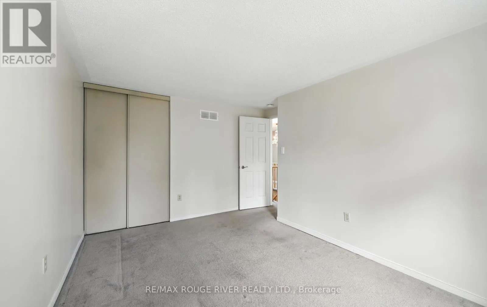 575 DUNROBIN COURT