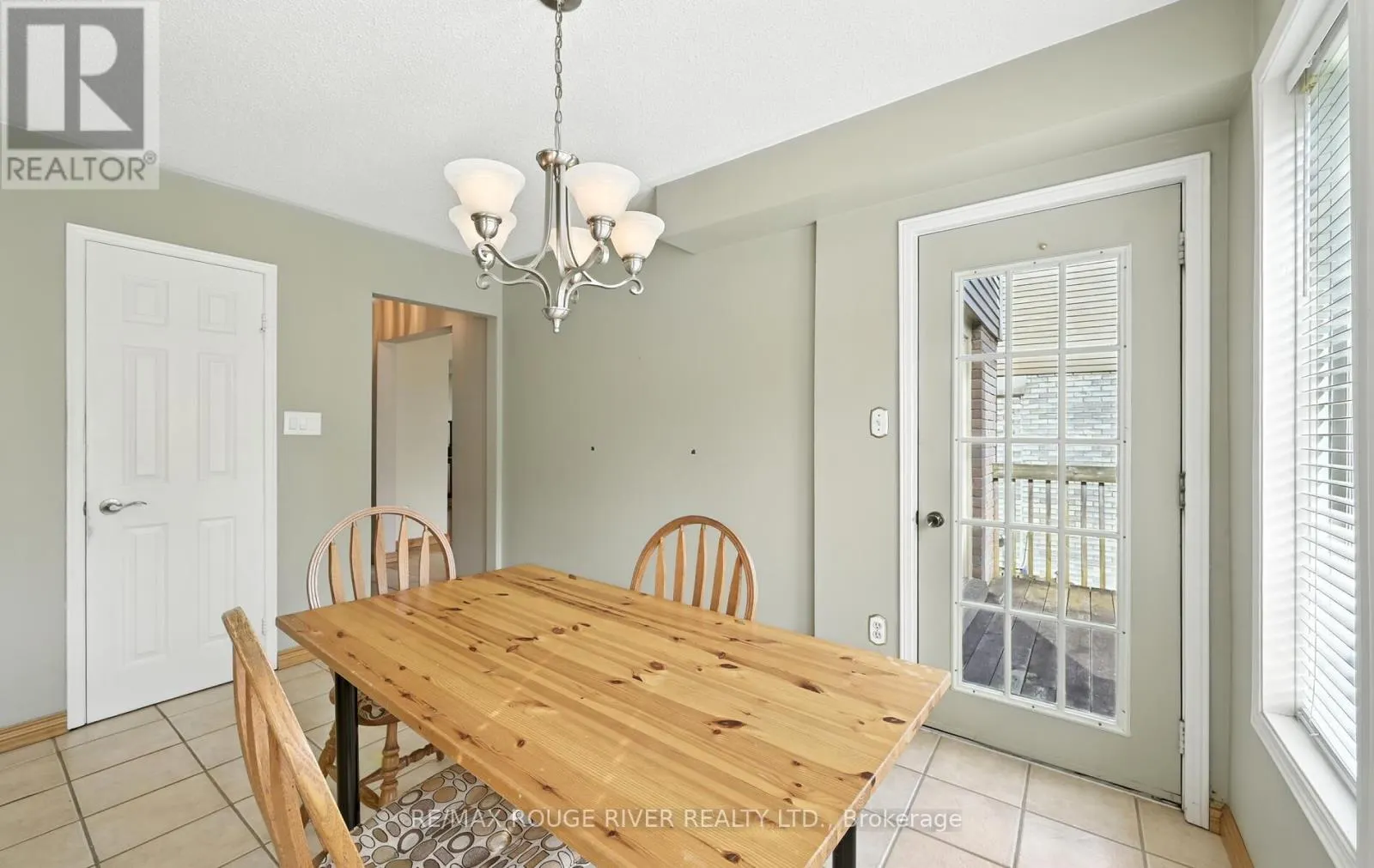 575 DUNROBIN COURT
