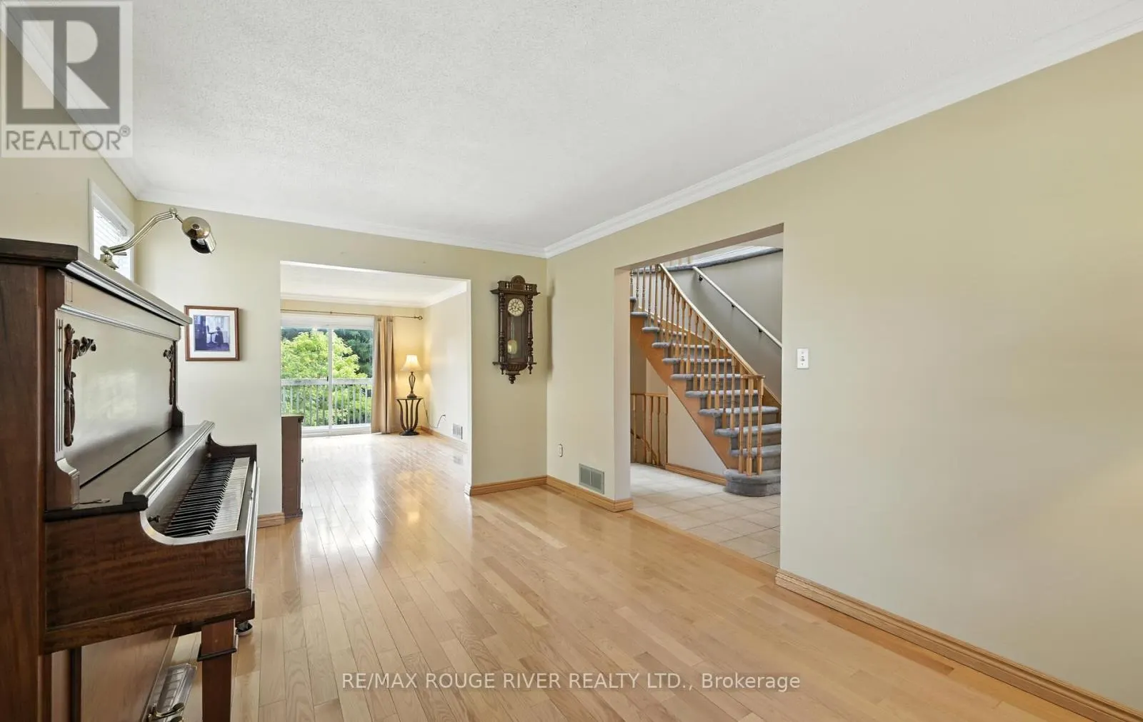 575 DUNROBIN COURT