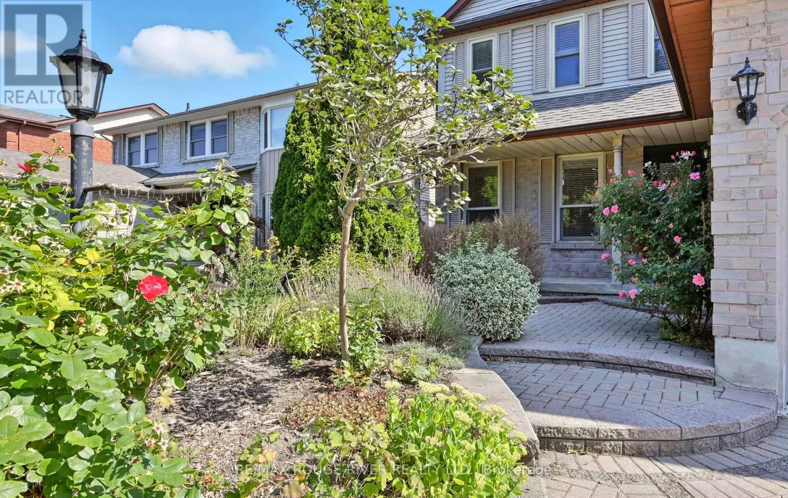 575 DUNROBIN COURT