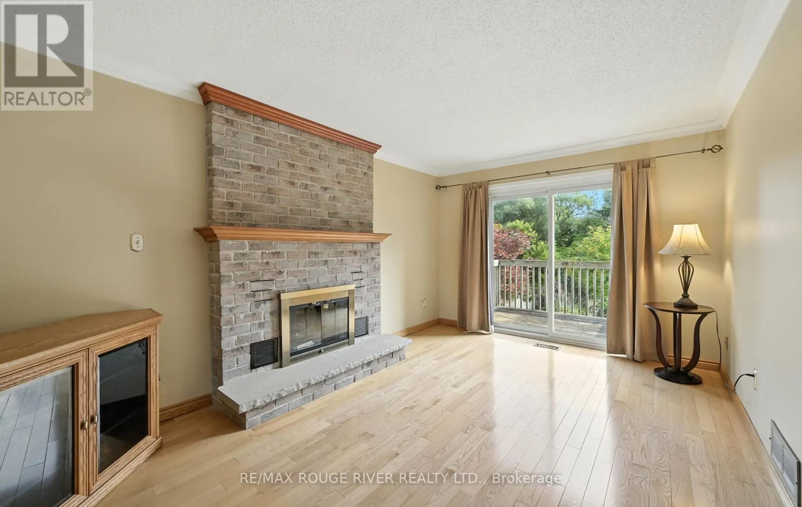 575 DUNROBIN COURT
