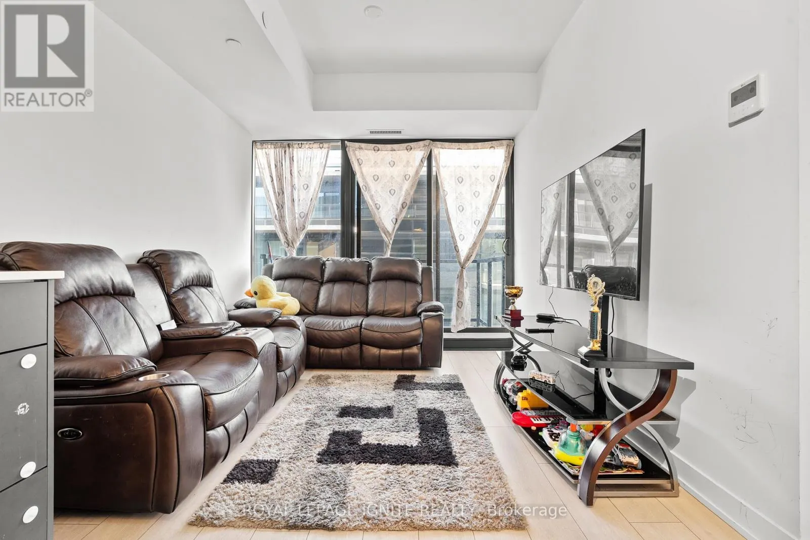414 - 1604(B) CHARLES STREET