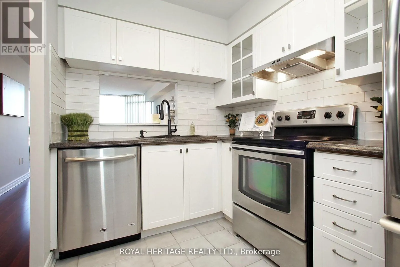 505 - 3231 EGLINTON AVENUE E