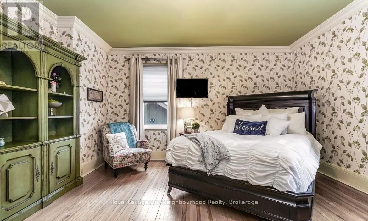 305 TRENT STREET W