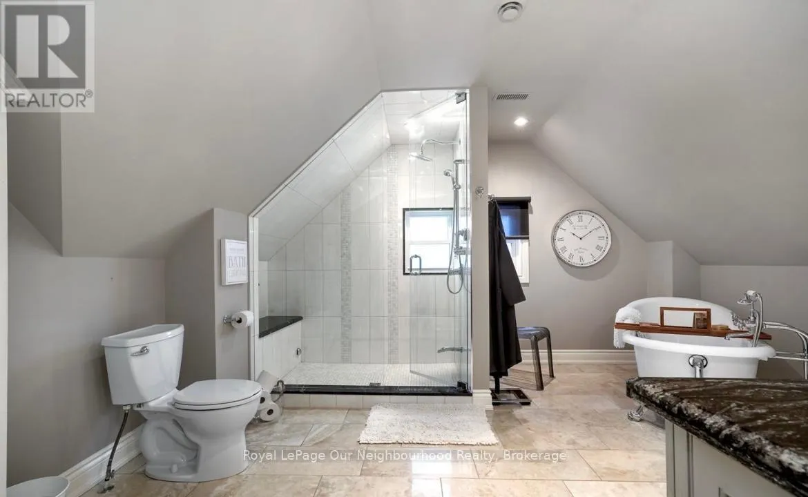 305 TRENT STREET W
