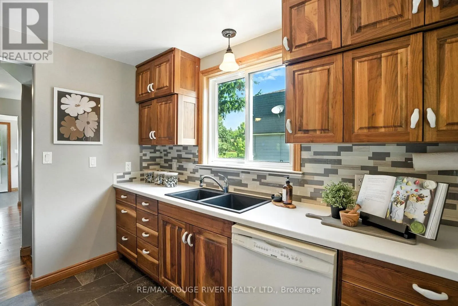 67 ORCHARD VIEW BOULEVARD
