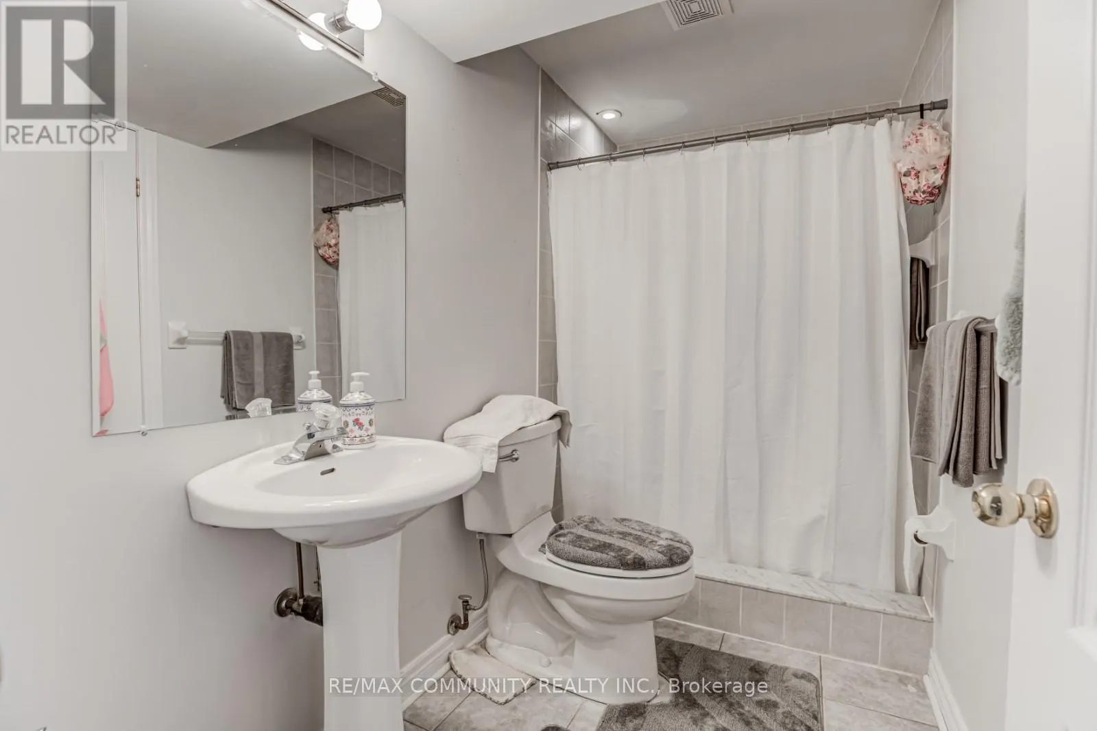 48 BLOOM AVENUE