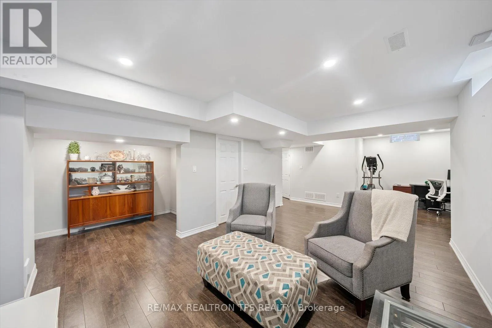 205 BLACKWELL CRESCENT