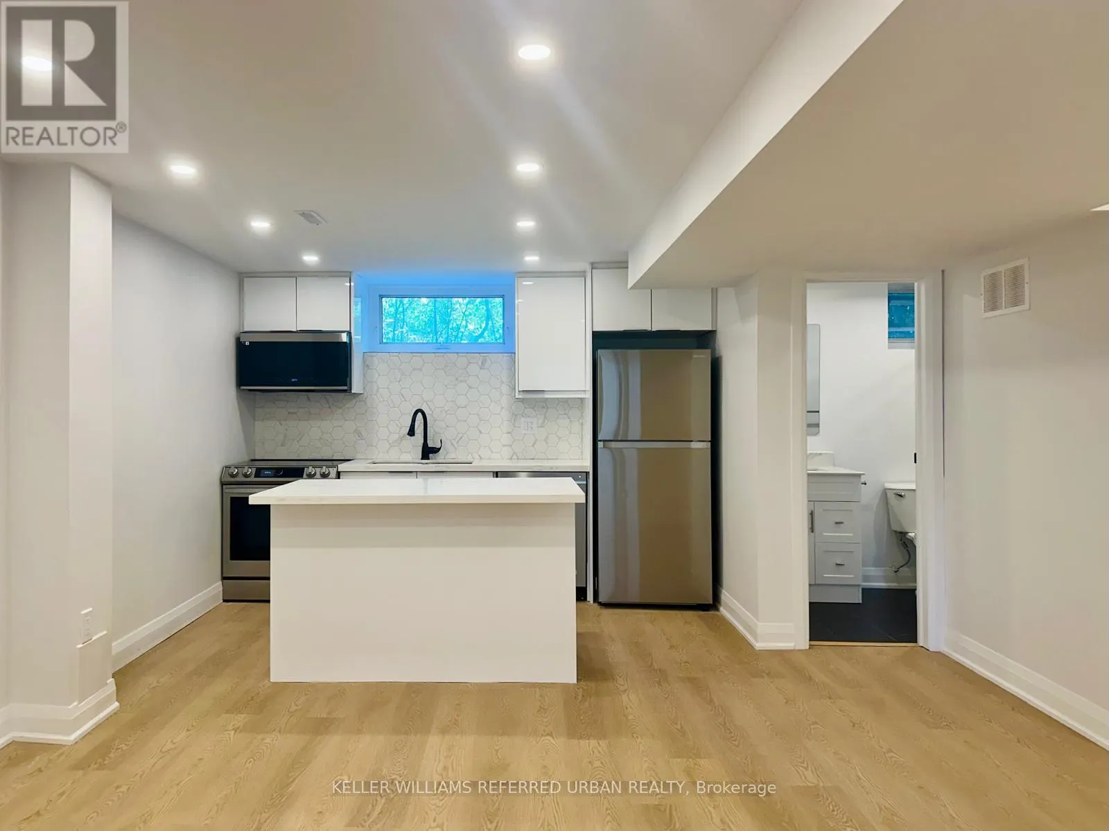 BSMT - 906 MARINET CRESCENT