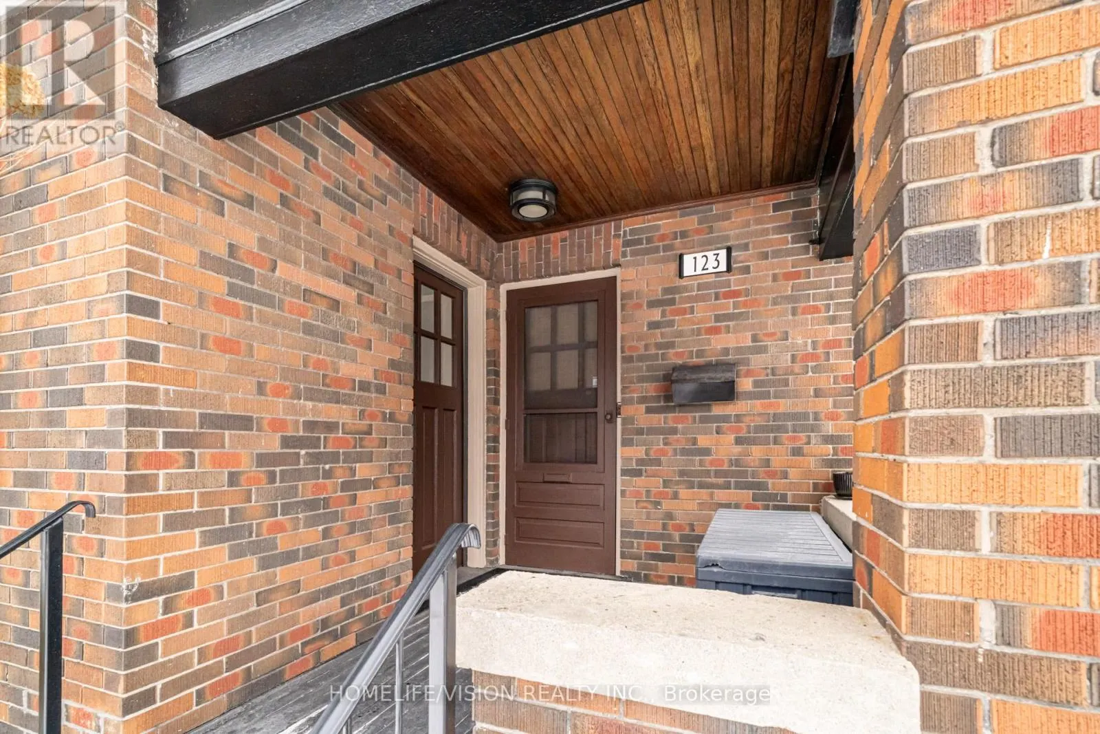 123 MARY STREET E