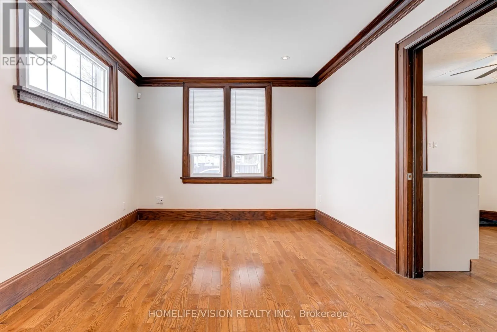 123 MARY STREET E