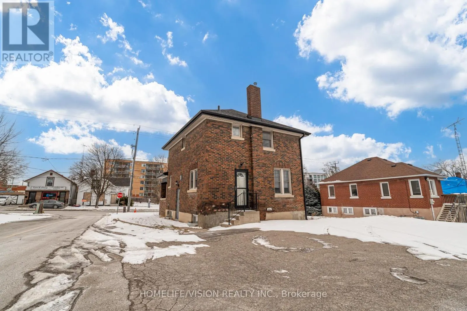 123 MARY STREET E