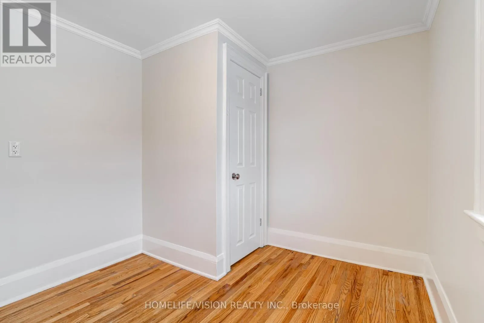 123 MARY STREET E