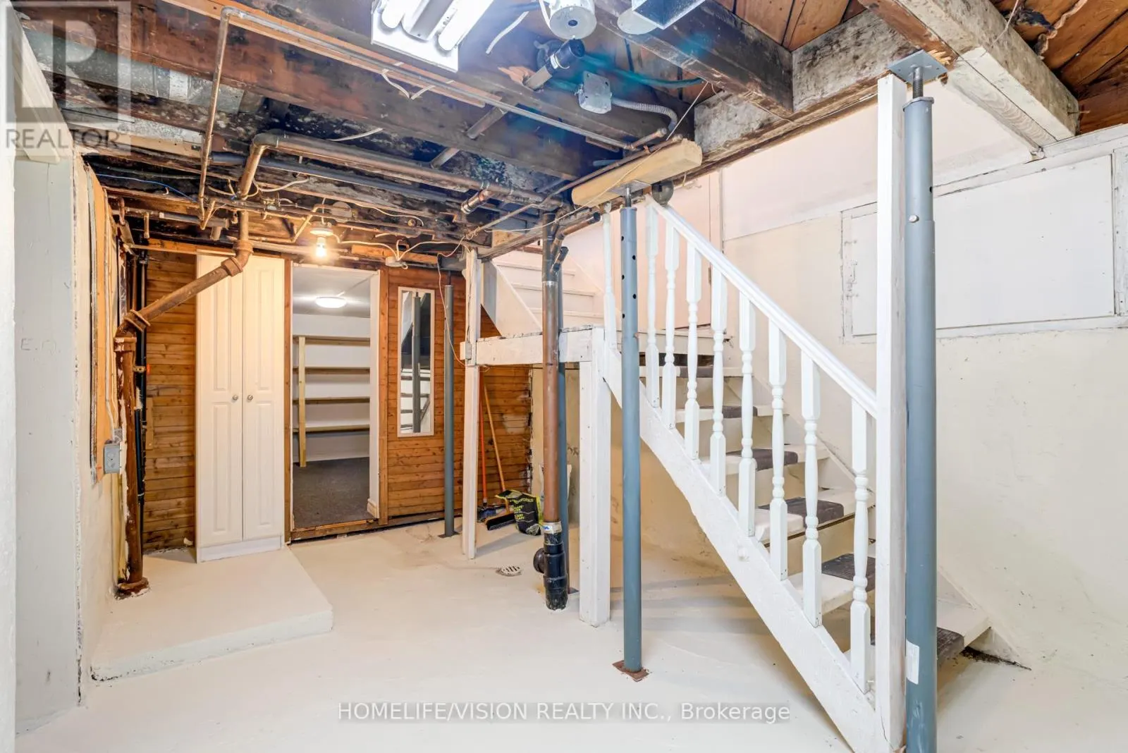 123 MARY STREET E