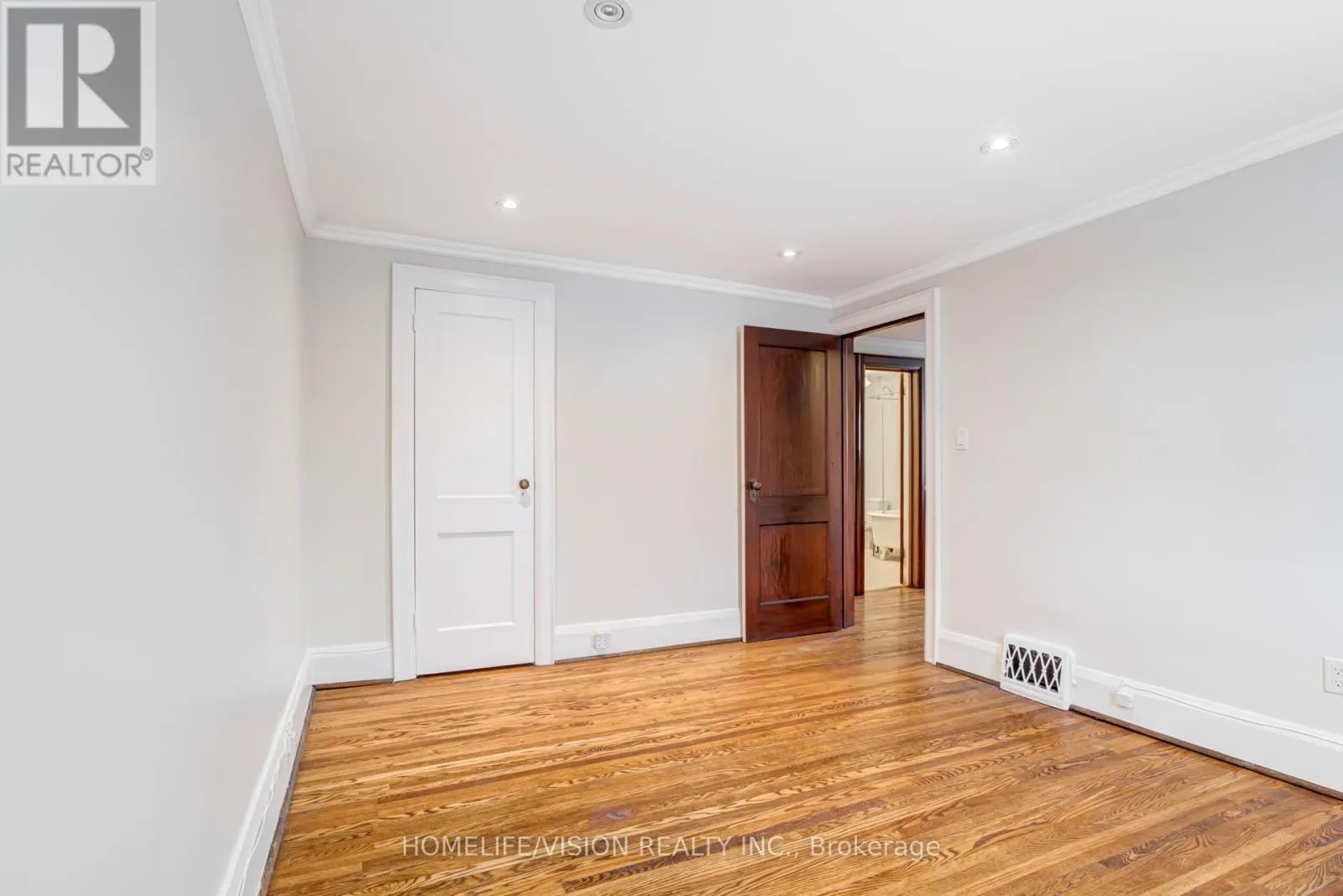 123 MARY STREET E