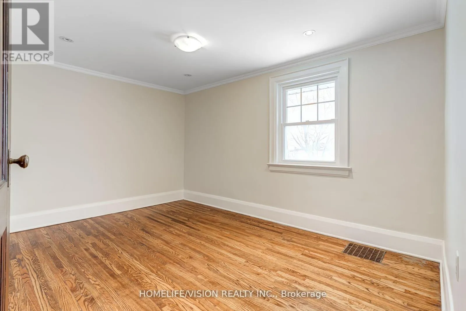 123 MARY STREET E