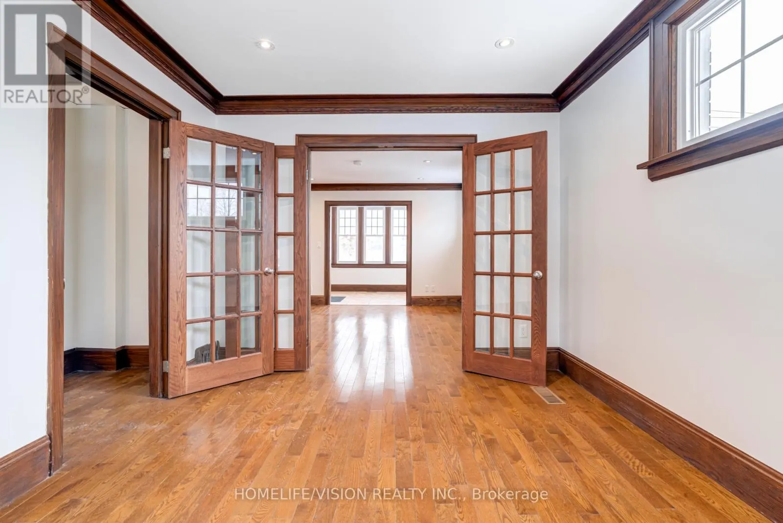 123 MARY STREET E