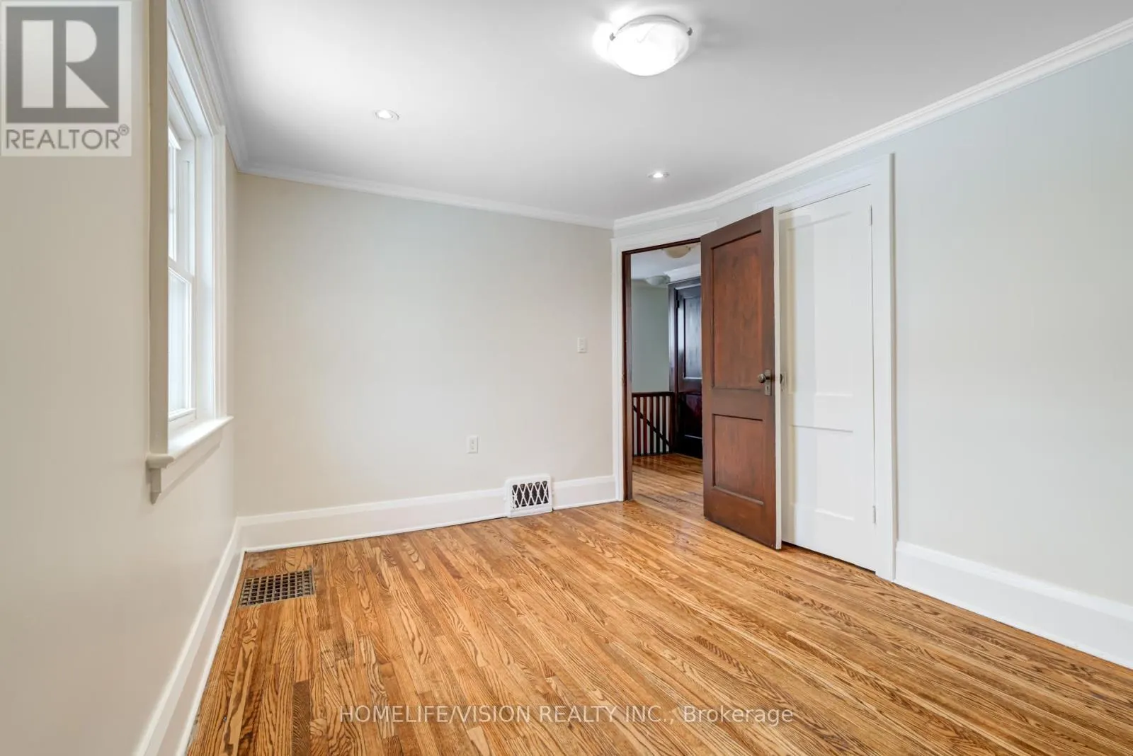 123 MARY STREET E