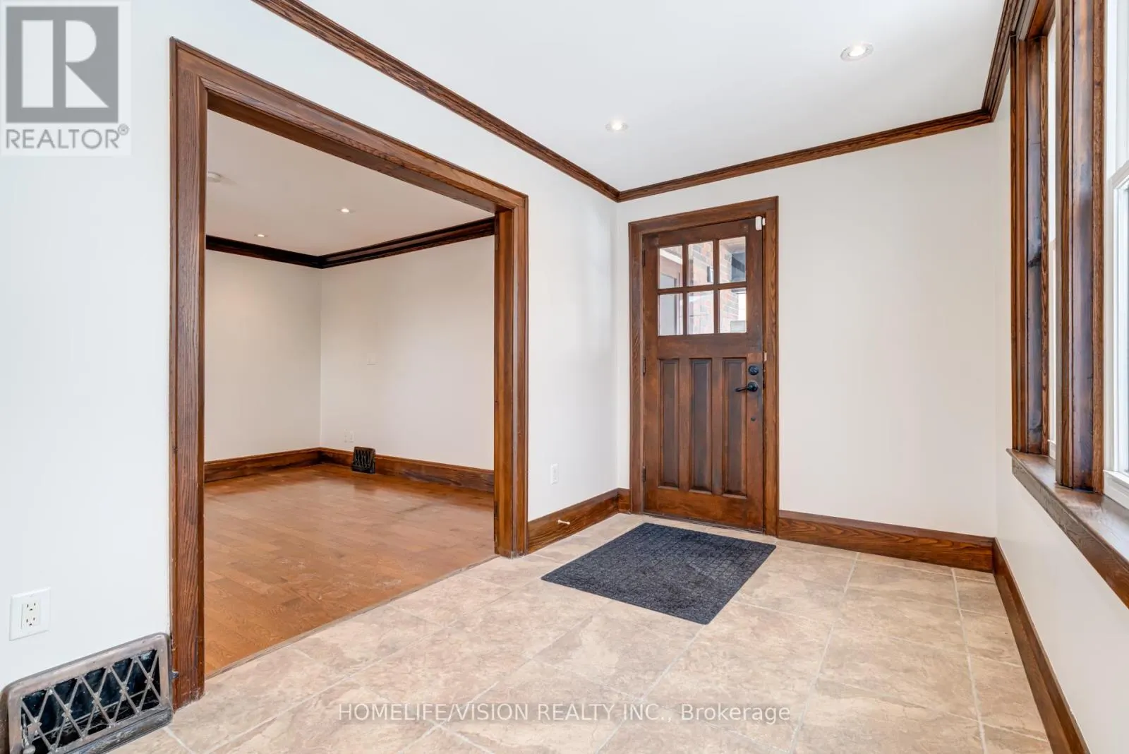 123 MARY STREET E