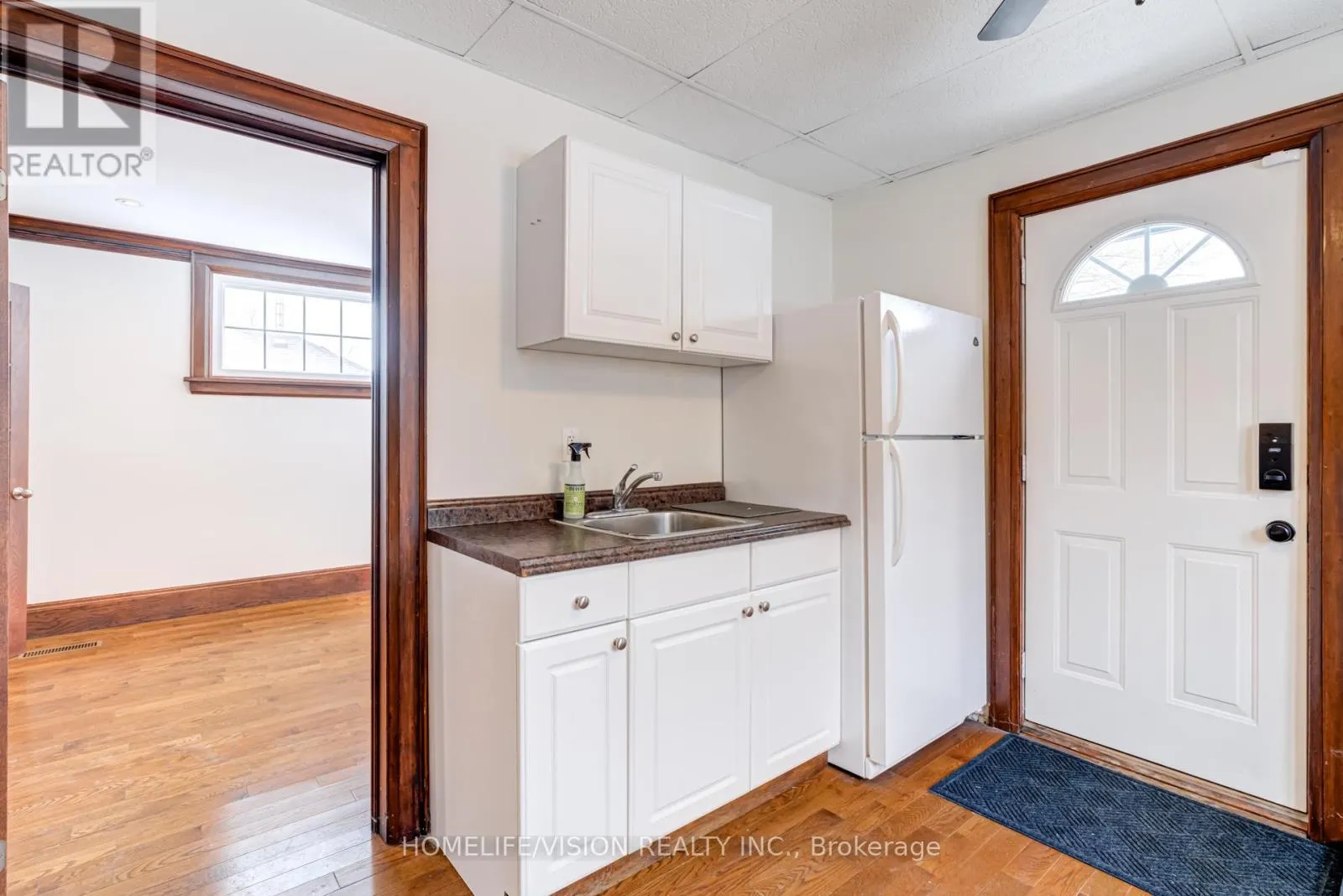 123 MARY STREET E