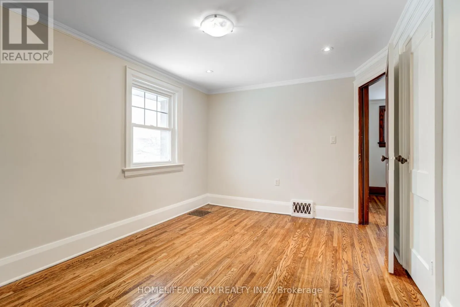 123 MARY STREET E