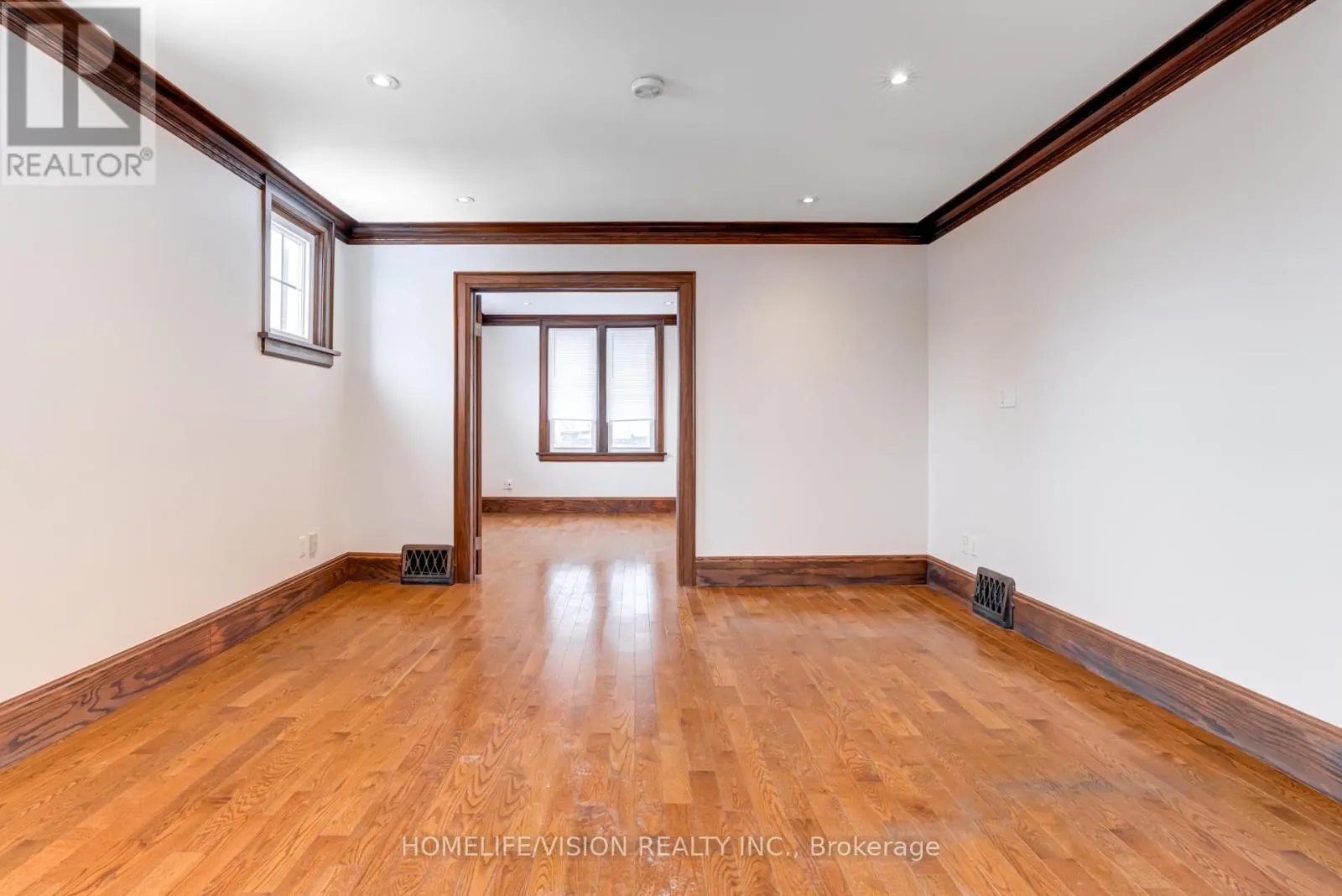 123 MARY STREET E