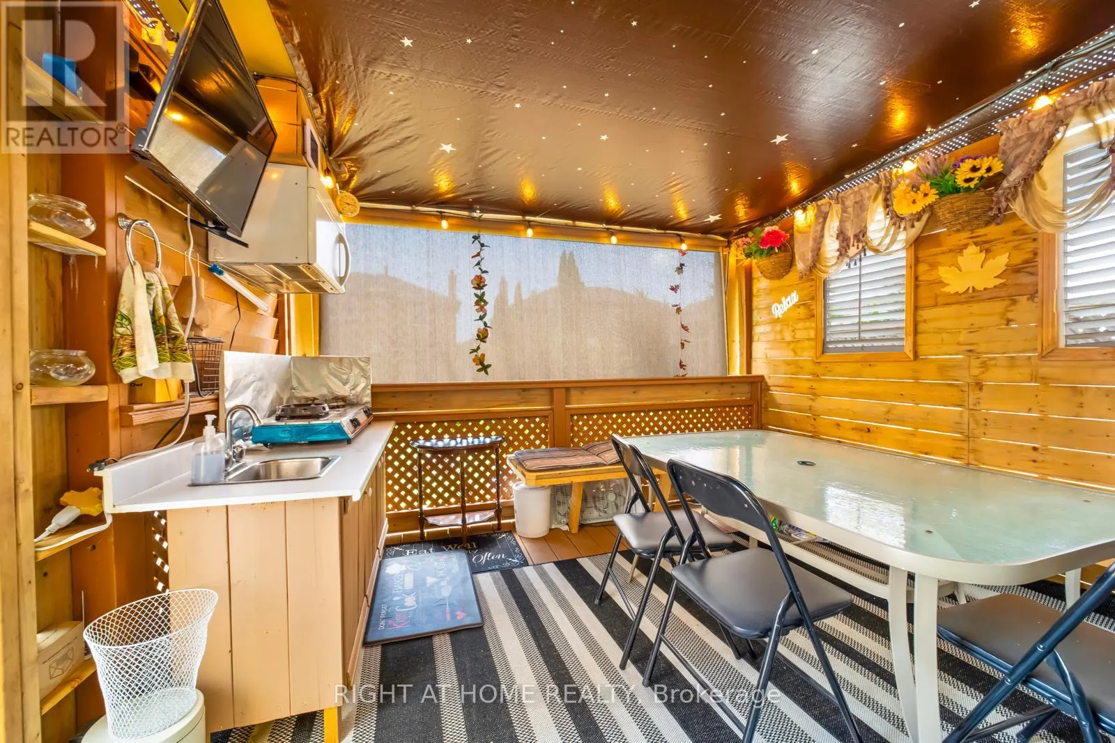 25 FIELDNEST CRESCENT