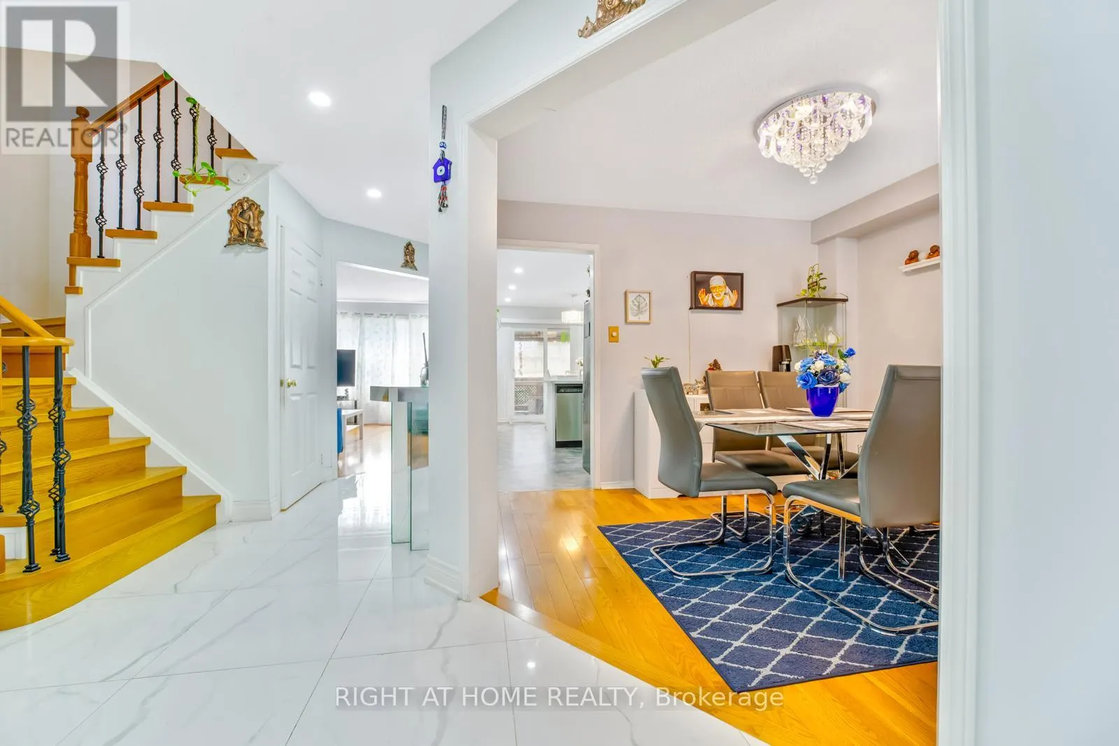25 FIELDNEST CRESCENT