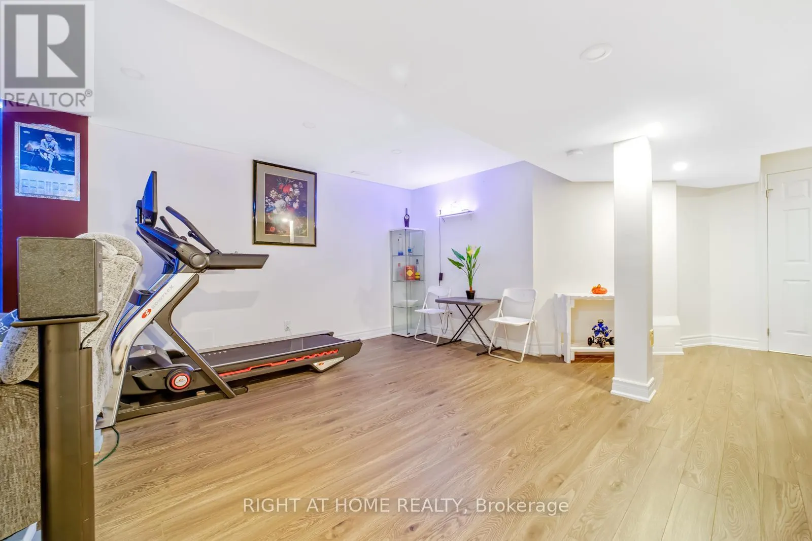 25 FIELDNEST CRESCENT