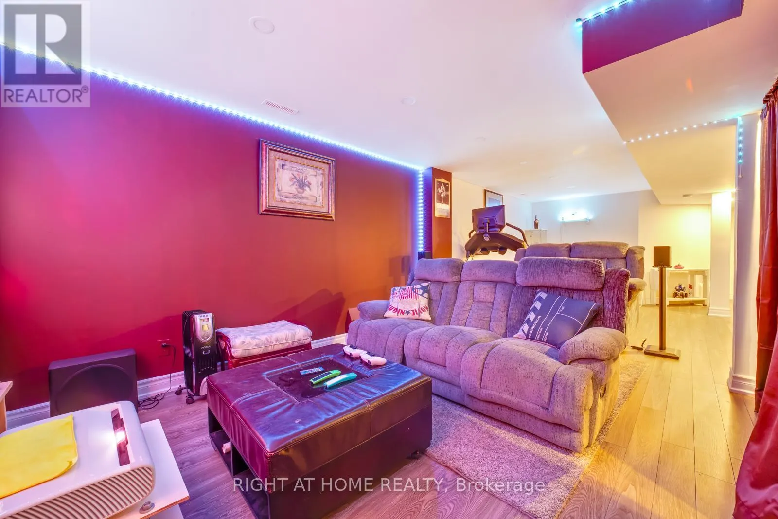 25 FIELDNEST CRESCENT