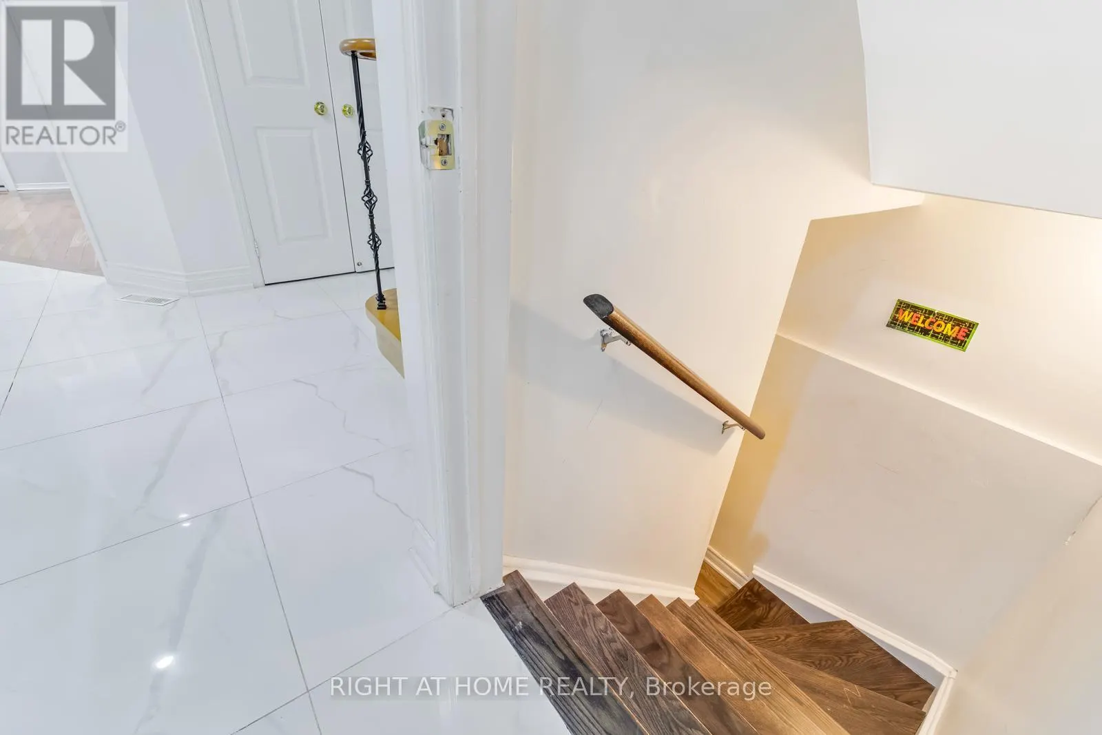 25 FIELDNEST CRESCENT