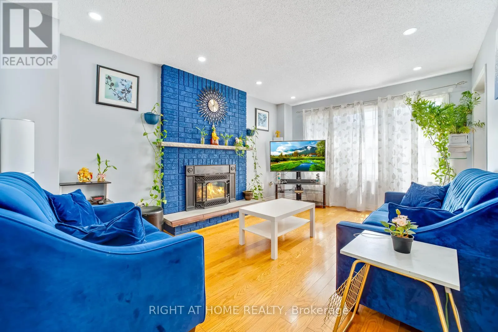 25 FIELDNEST CRESCENT