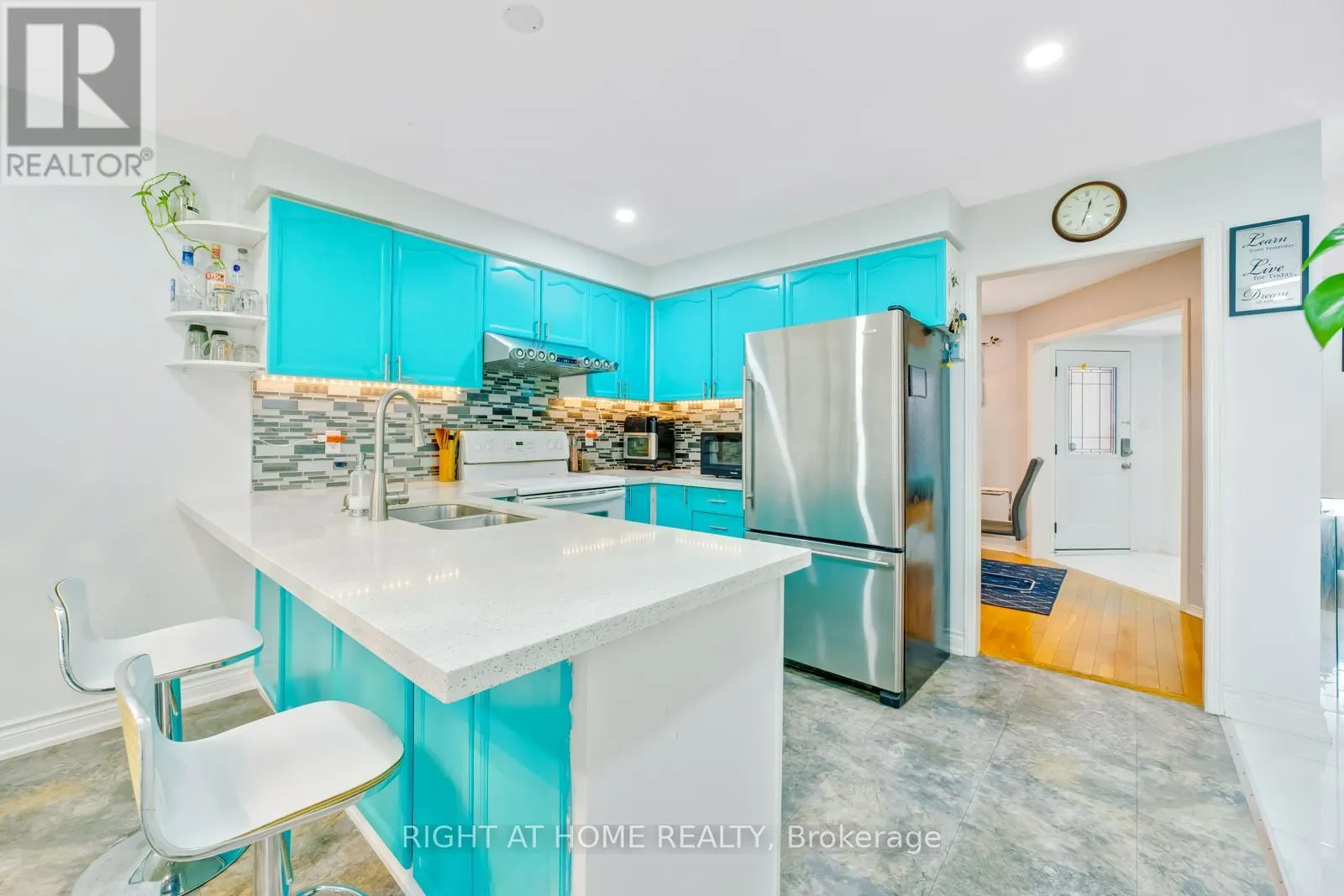 25 FIELDNEST CRESCENT