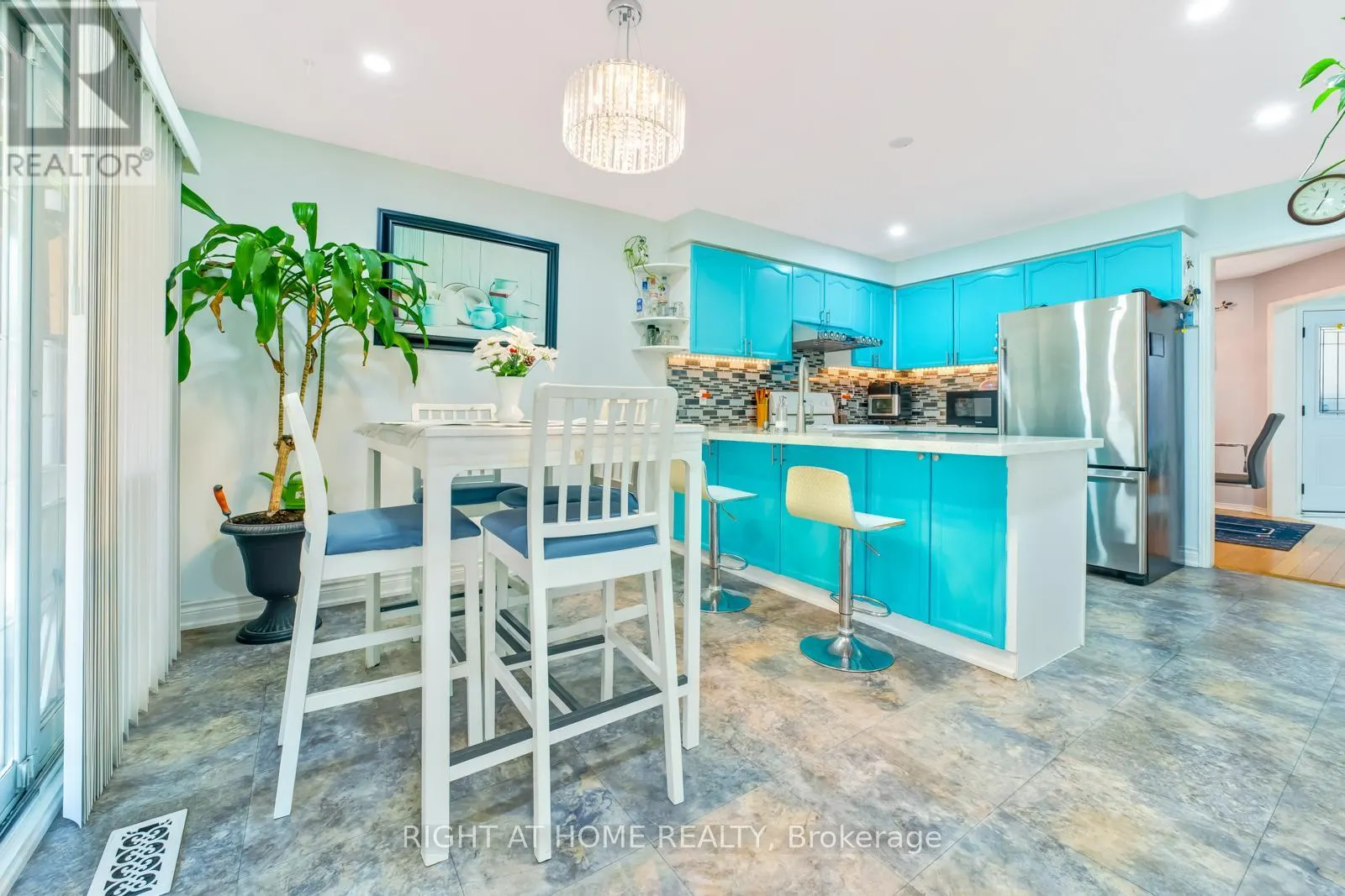 25 FIELDNEST CRESCENT