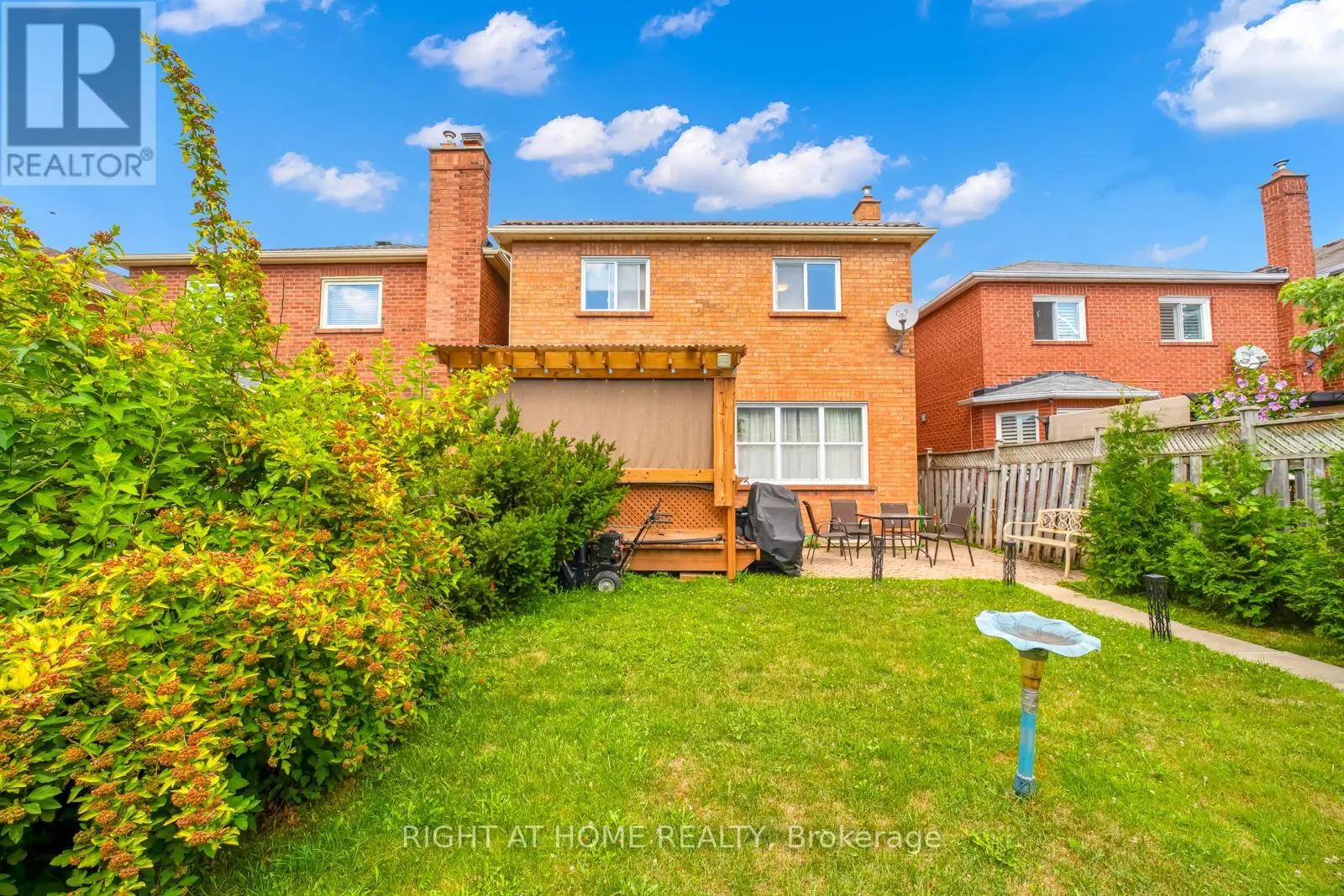 25 FIELDNEST CRESCENT