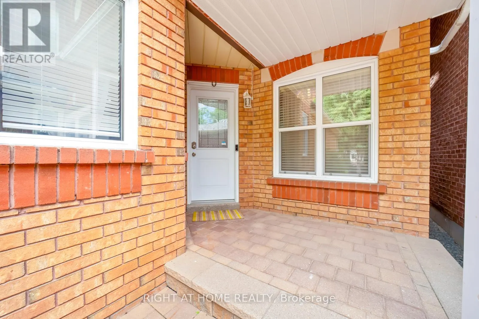 25 FIELDNEST CRESCENT