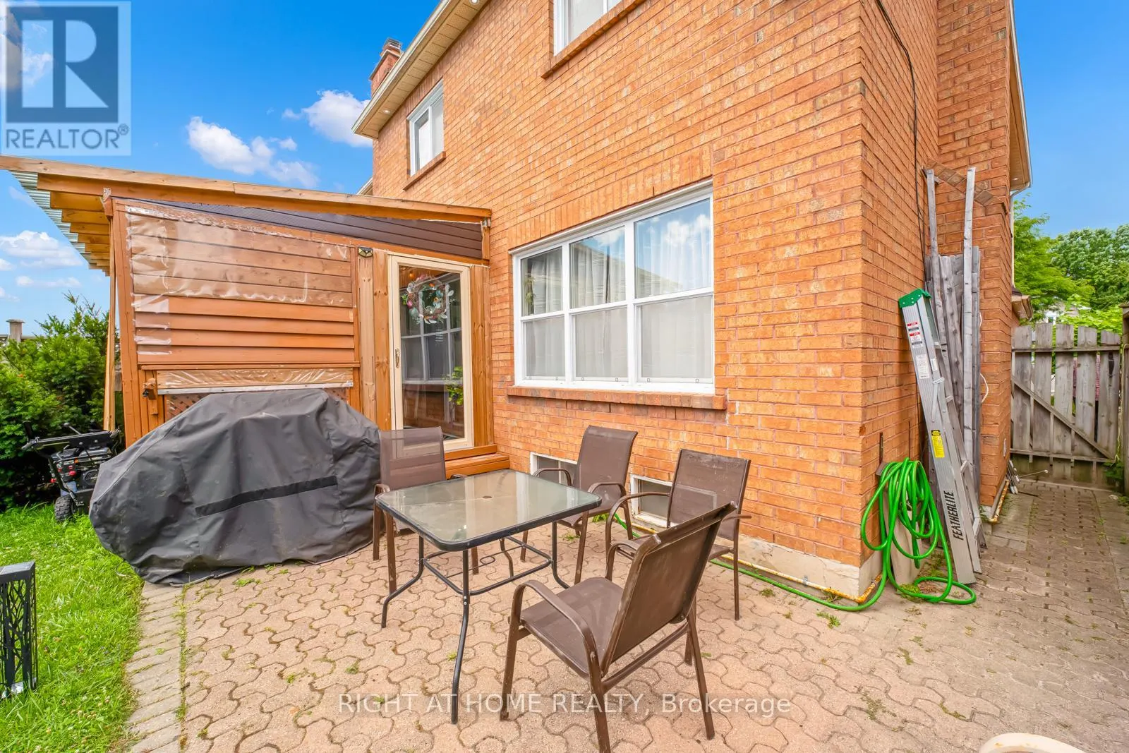 25 FIELDNEST CRESCENT